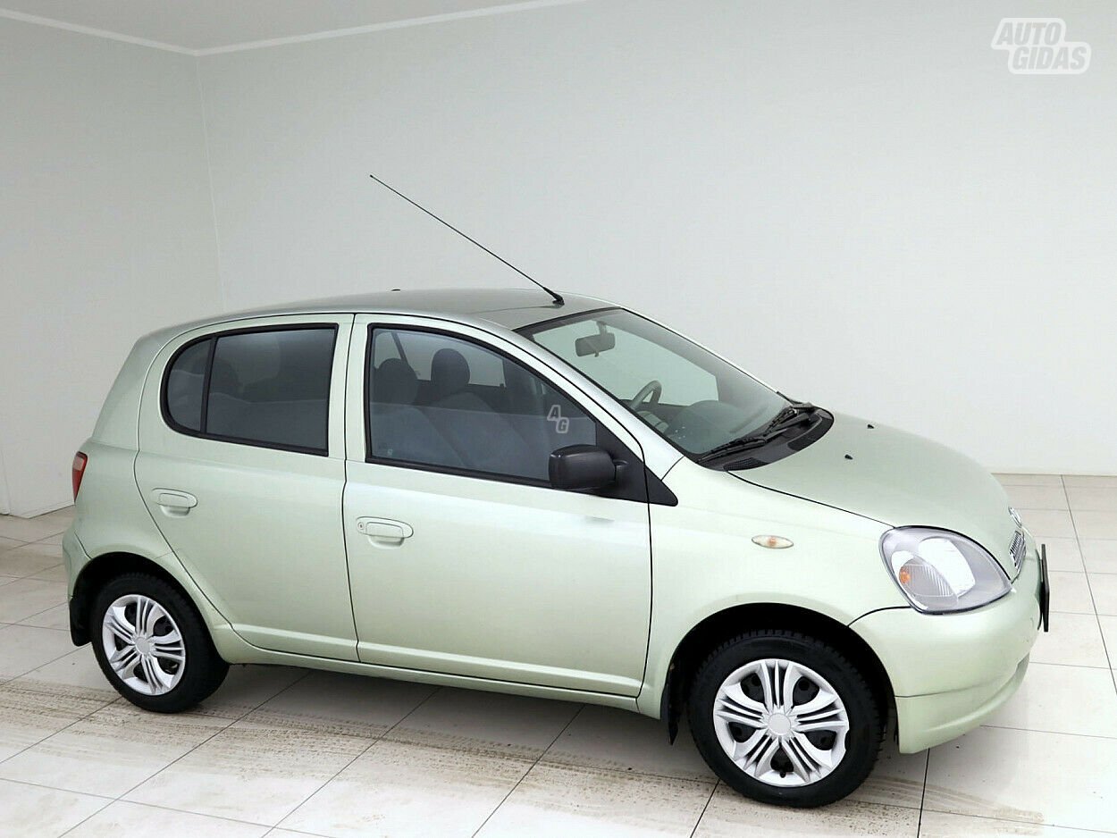 Toyota Yaris 2002 г Хэтчбек