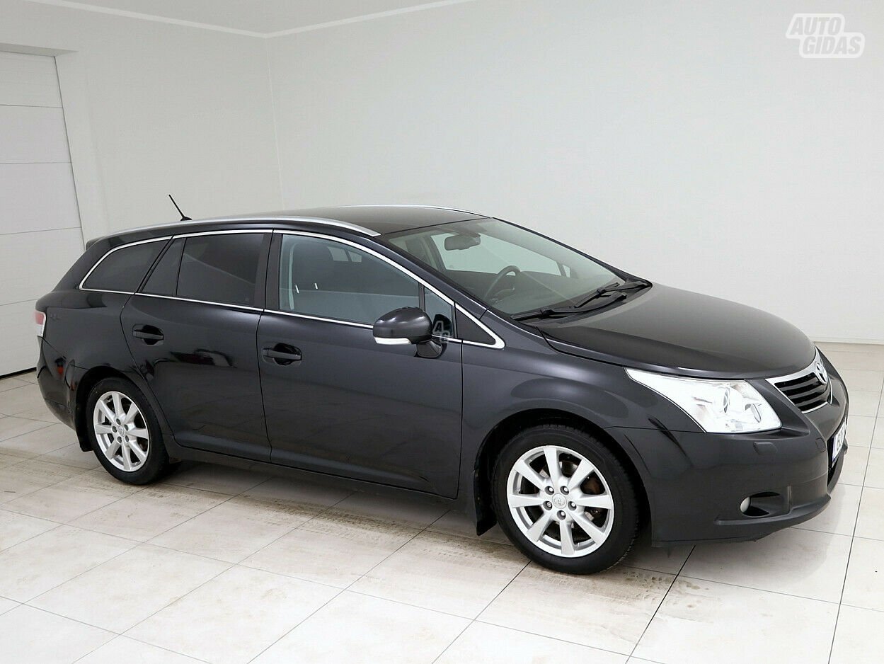 Toyota Avensis 2010 г Универсал