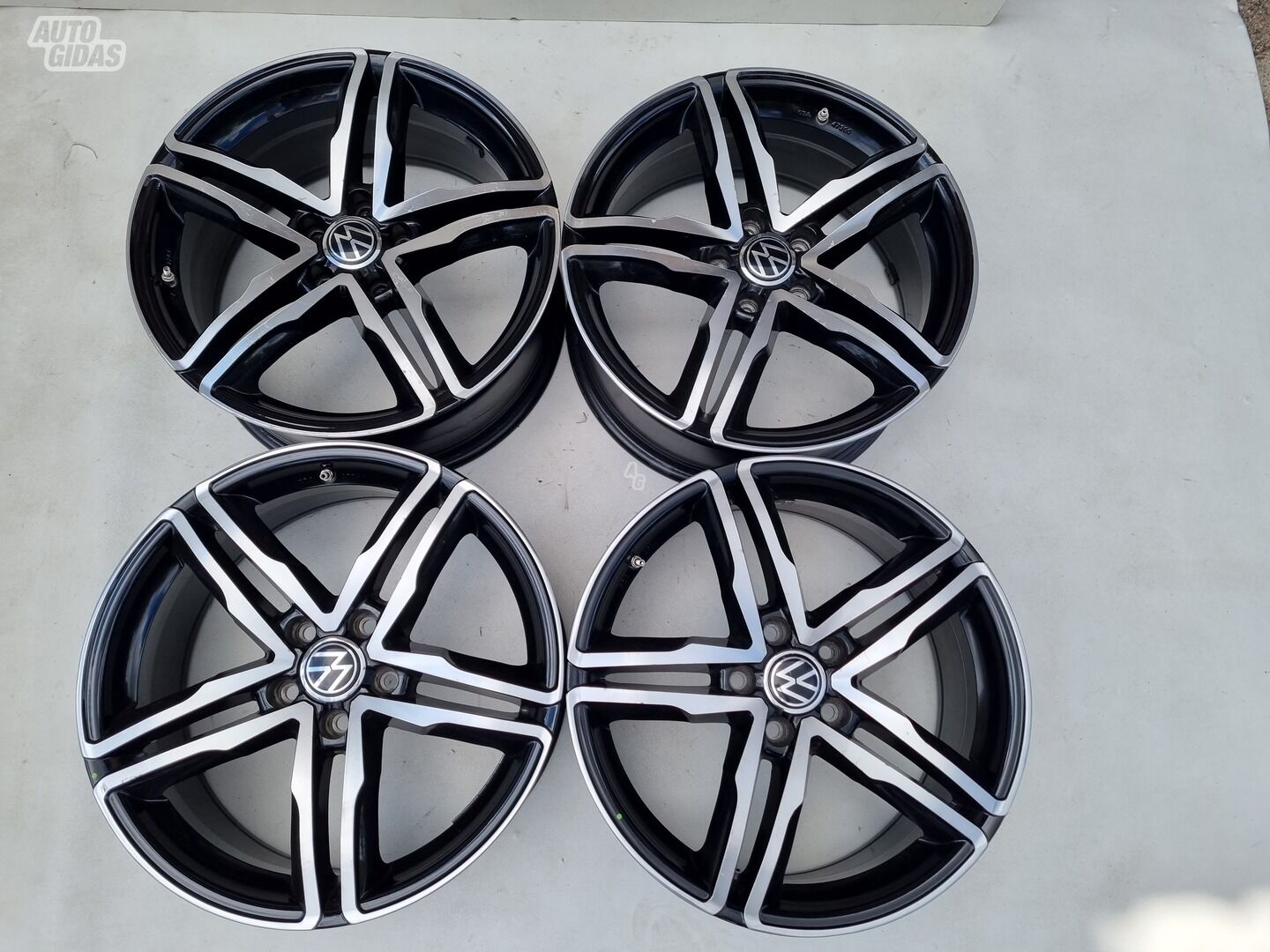 Volkswagen Passat R18 Passat light alloy R18 rims