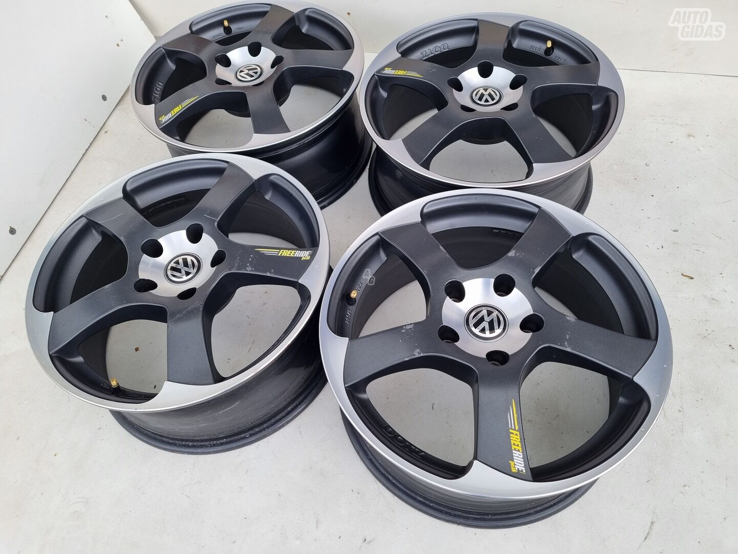 Volkswagen T5, T6 Transporter light alloy R17 rims