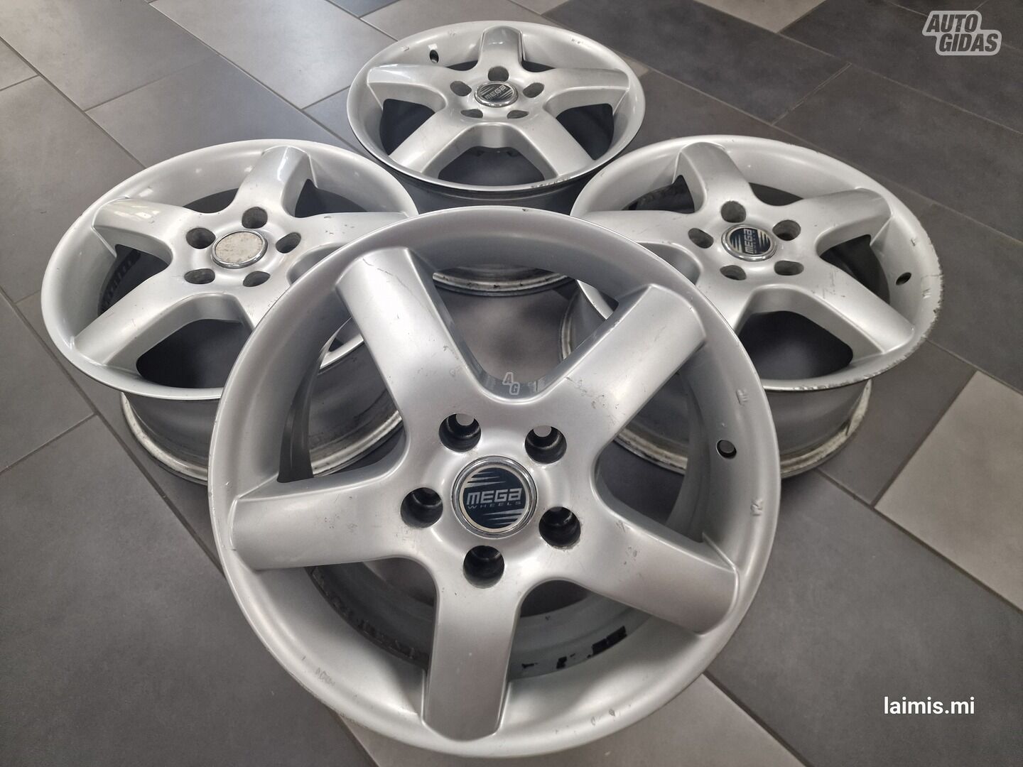 R582 light alloy R16 rims