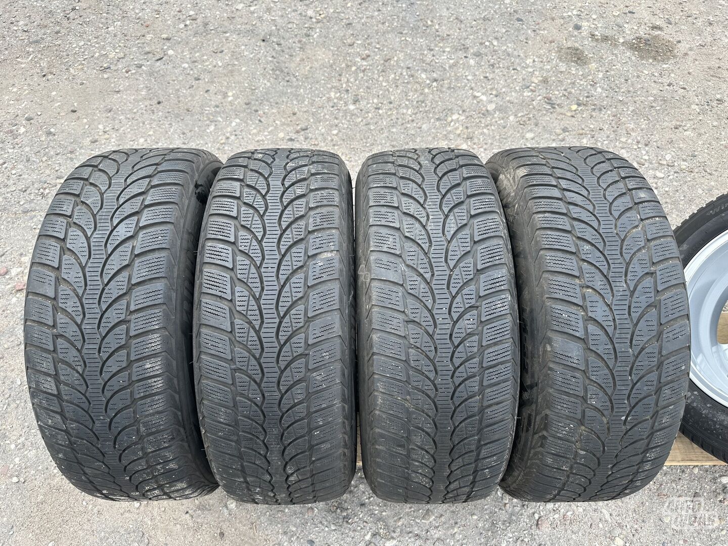 Bridgestone Siunciam 5-6mm R17 universalios padangos lengviesiems