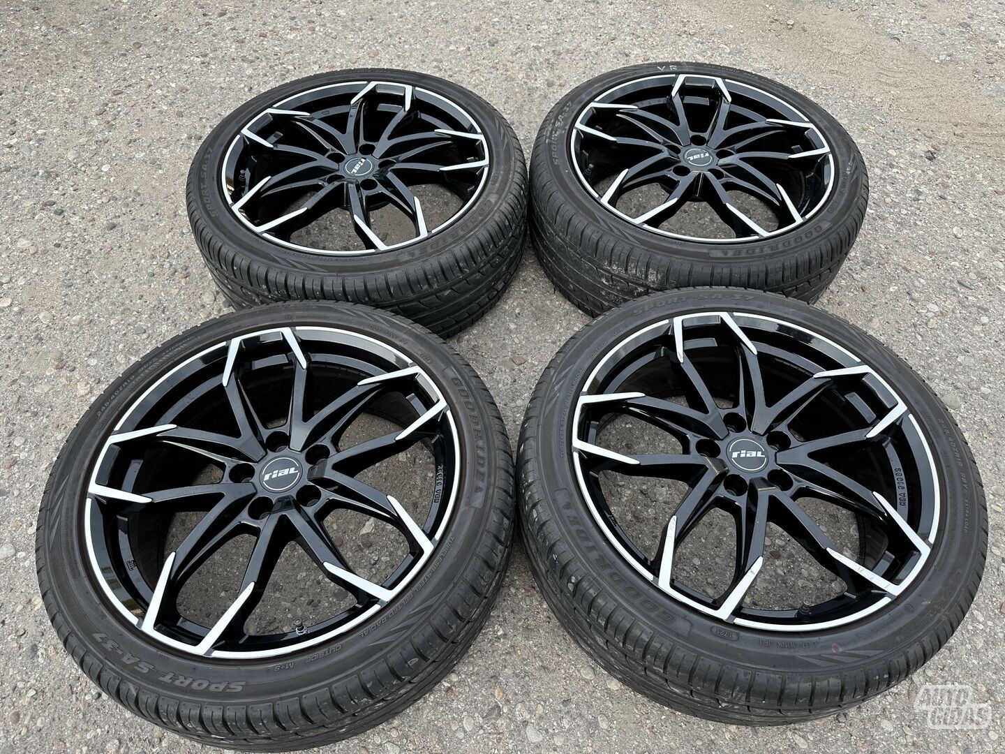 Rial Siunciam, 8J ET45 light alloy R19 rims