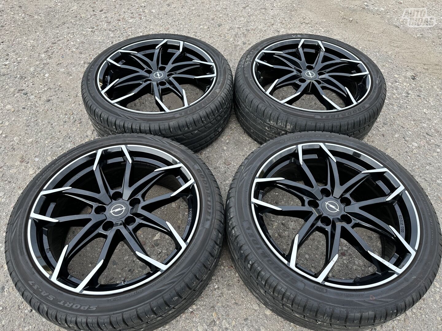 Opel Siunciam 8J ET45 Insignia light alloy R19 rims