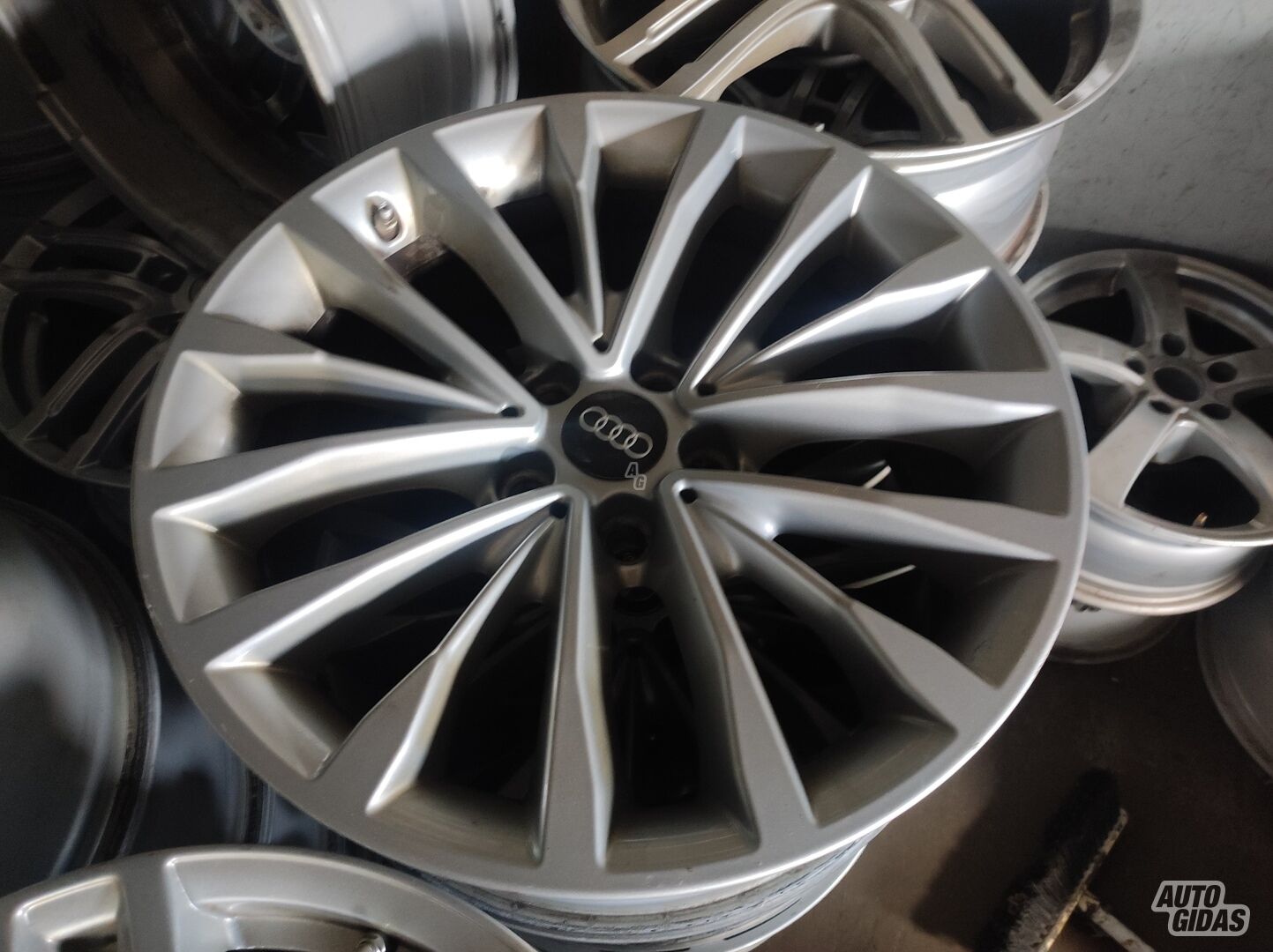 Audi light alloy R18 rims