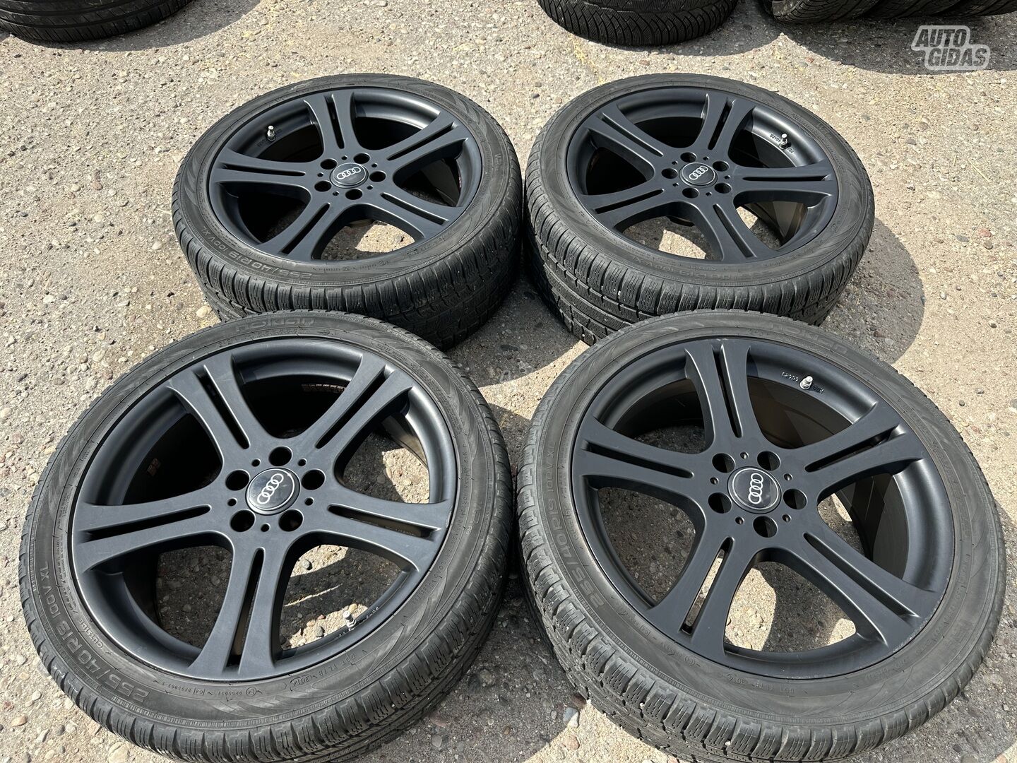 Audi Siunciam, 8.5J ET30 light alloy R19 rims