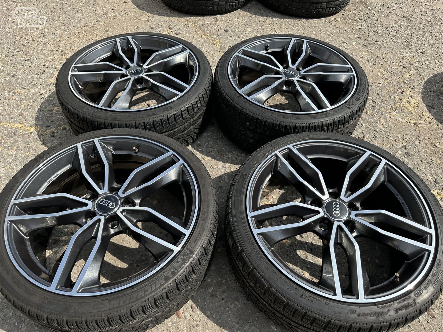 Audi Siunciam, 8J Et49 light alloy R19 rims