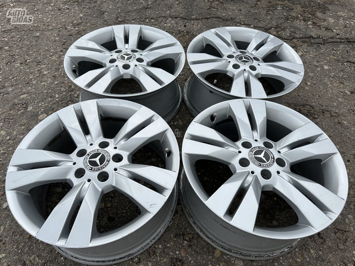 Mercedes-Benz Siunciam, 7.5J ET47 light alloy R17 rims