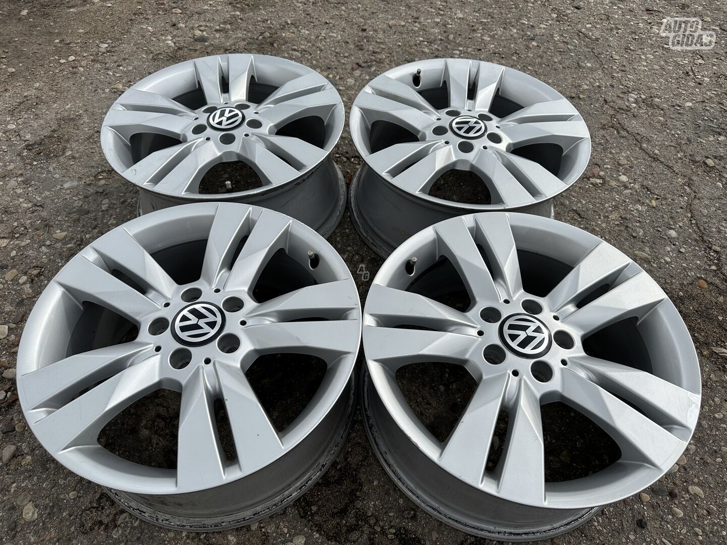 Volkswagen Siunciam, 7.5J ET47 light alloy R17 rims