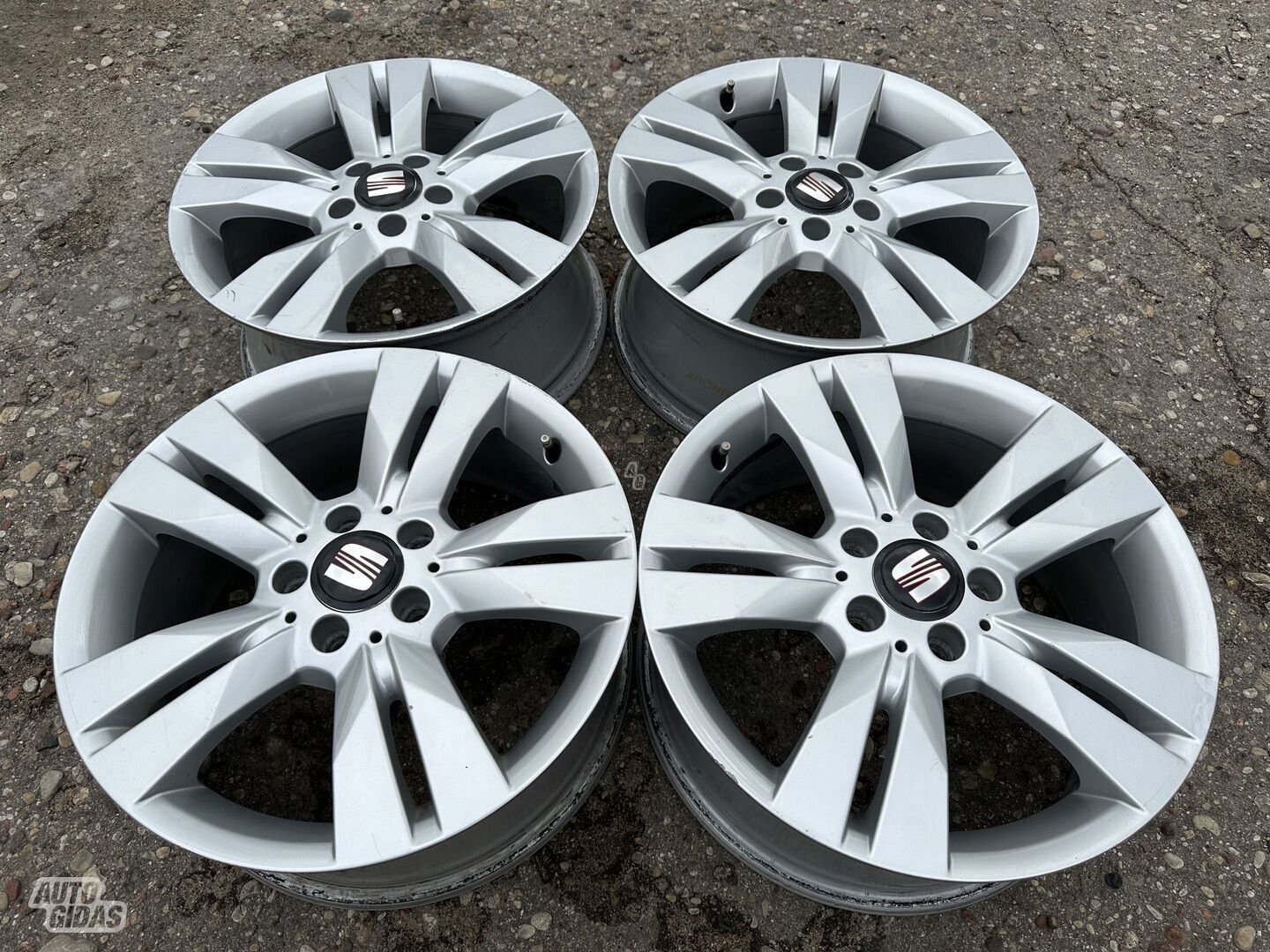 Seat Siunciam, 7.5J ET47 light alloy R17 rims