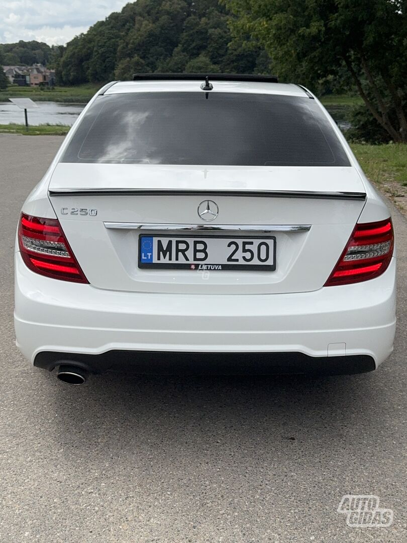 Mercedes-Benz C 250 W204 2013 y