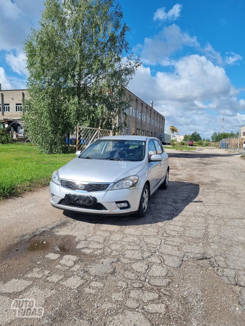 Kia Cee'd 2010 y Hatchback