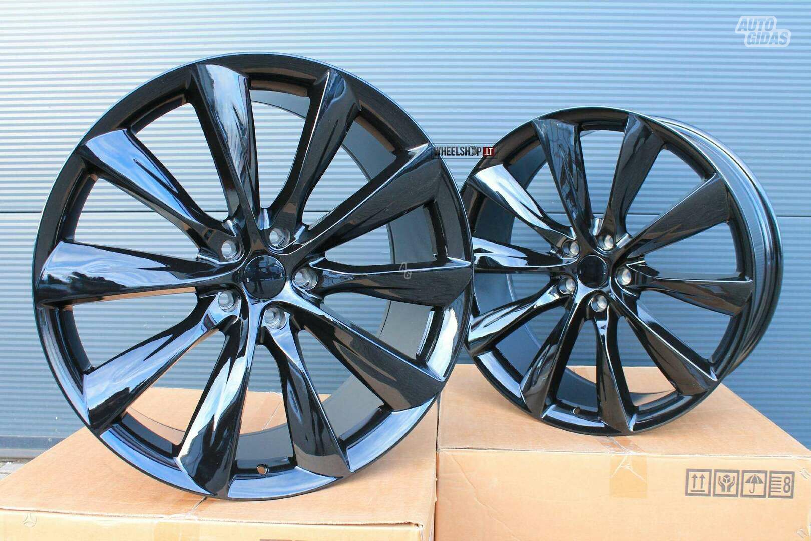 TESLA EU-B1469 Style Gloss Black light alloy R22 rims