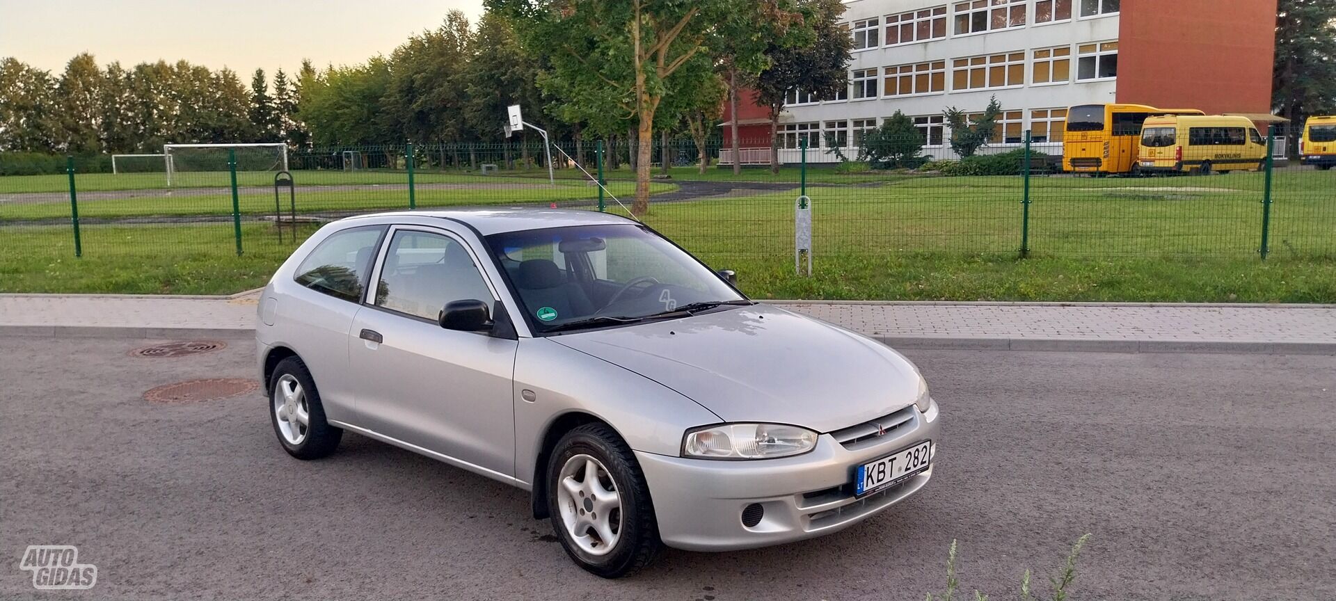 Mitsubishi Colt 2001 г Хэтчбек