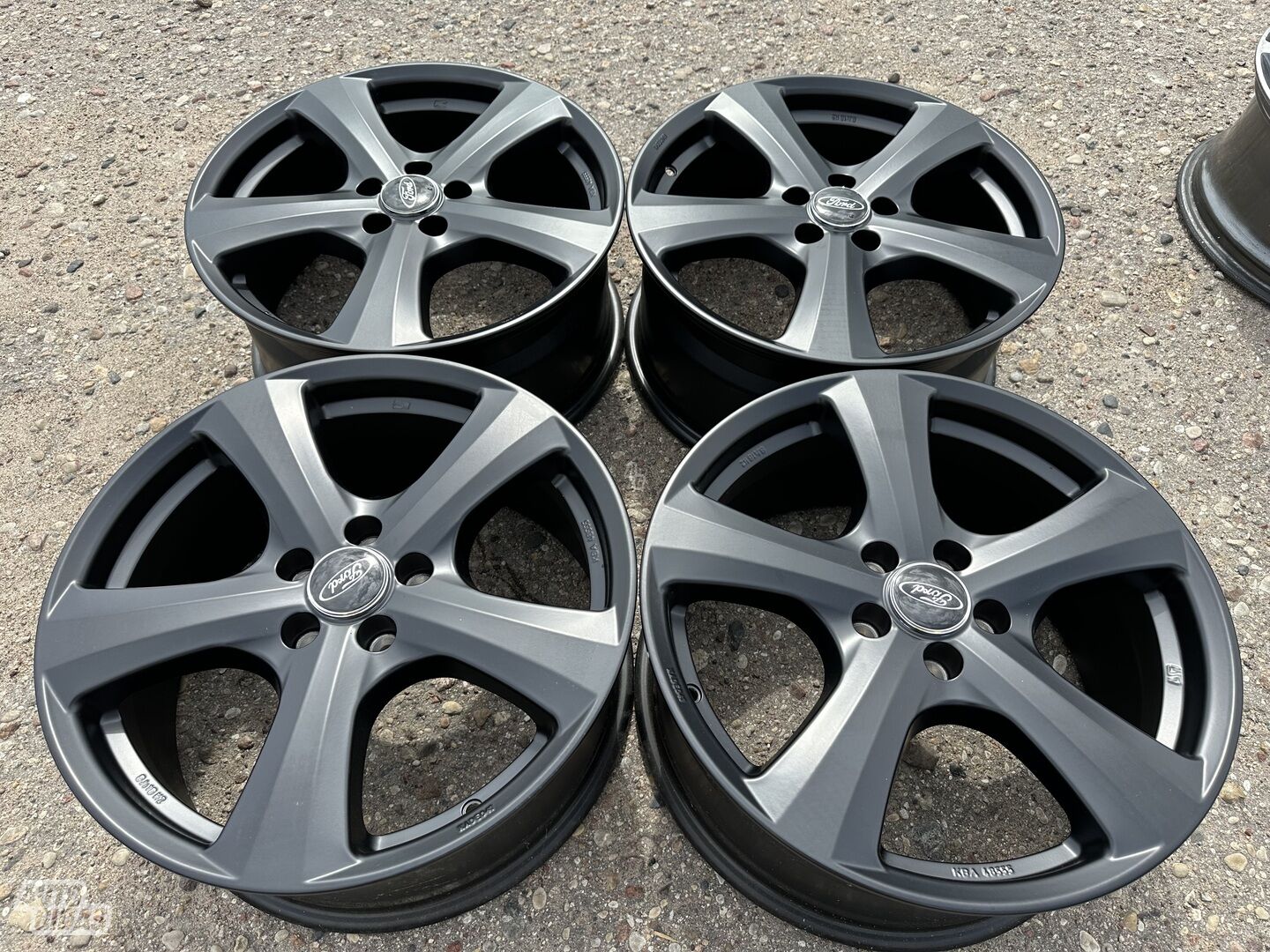 Ford Siunciam 8J ET45 light alloy R18 rims