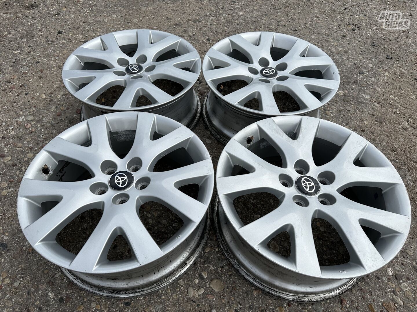 Toyota Siunciam, 7.5J ET50 light alloy R18 rims