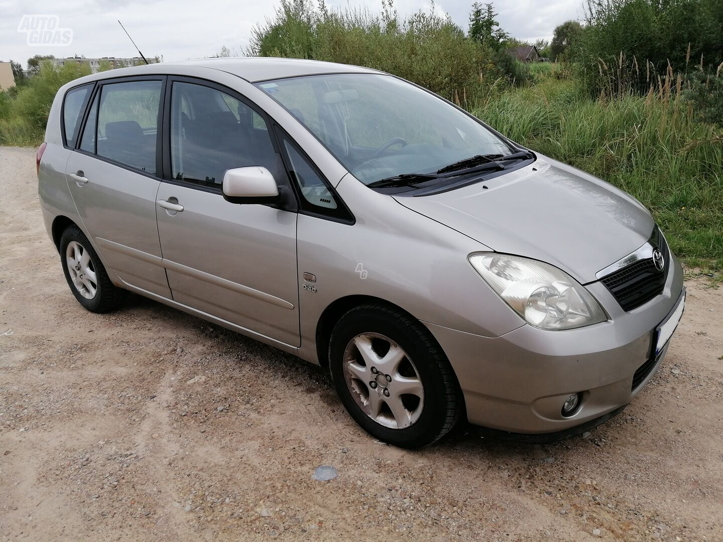 Toyota Corolla Verso 2003 г Минивэн