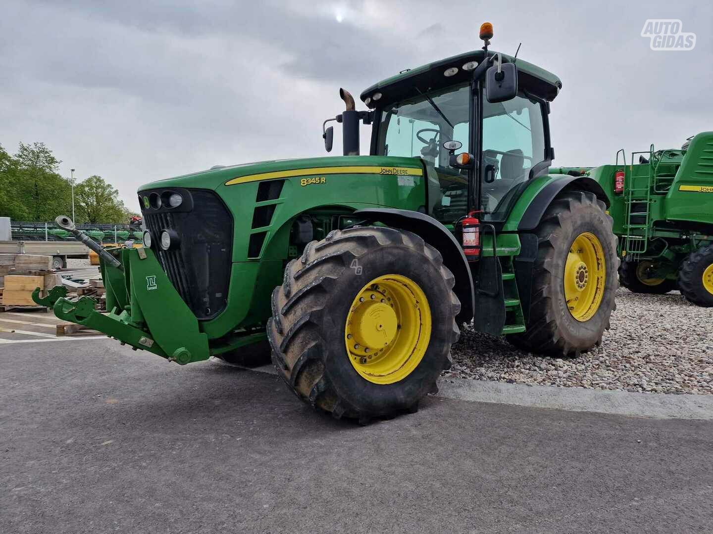 John Deere 2011 г Трактор