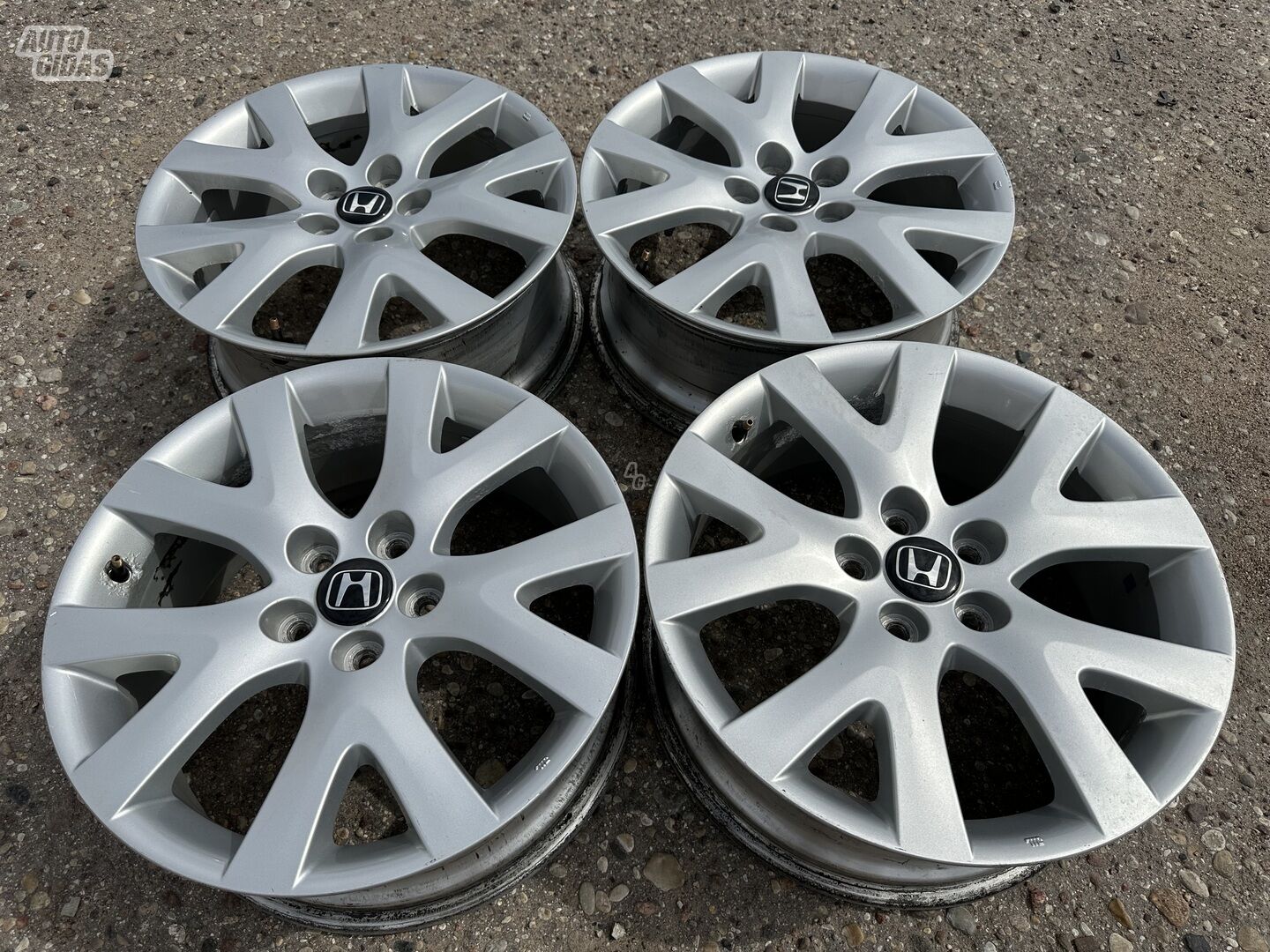 Honda Siunciam, 7.5J ET50 light alloy R18 rims