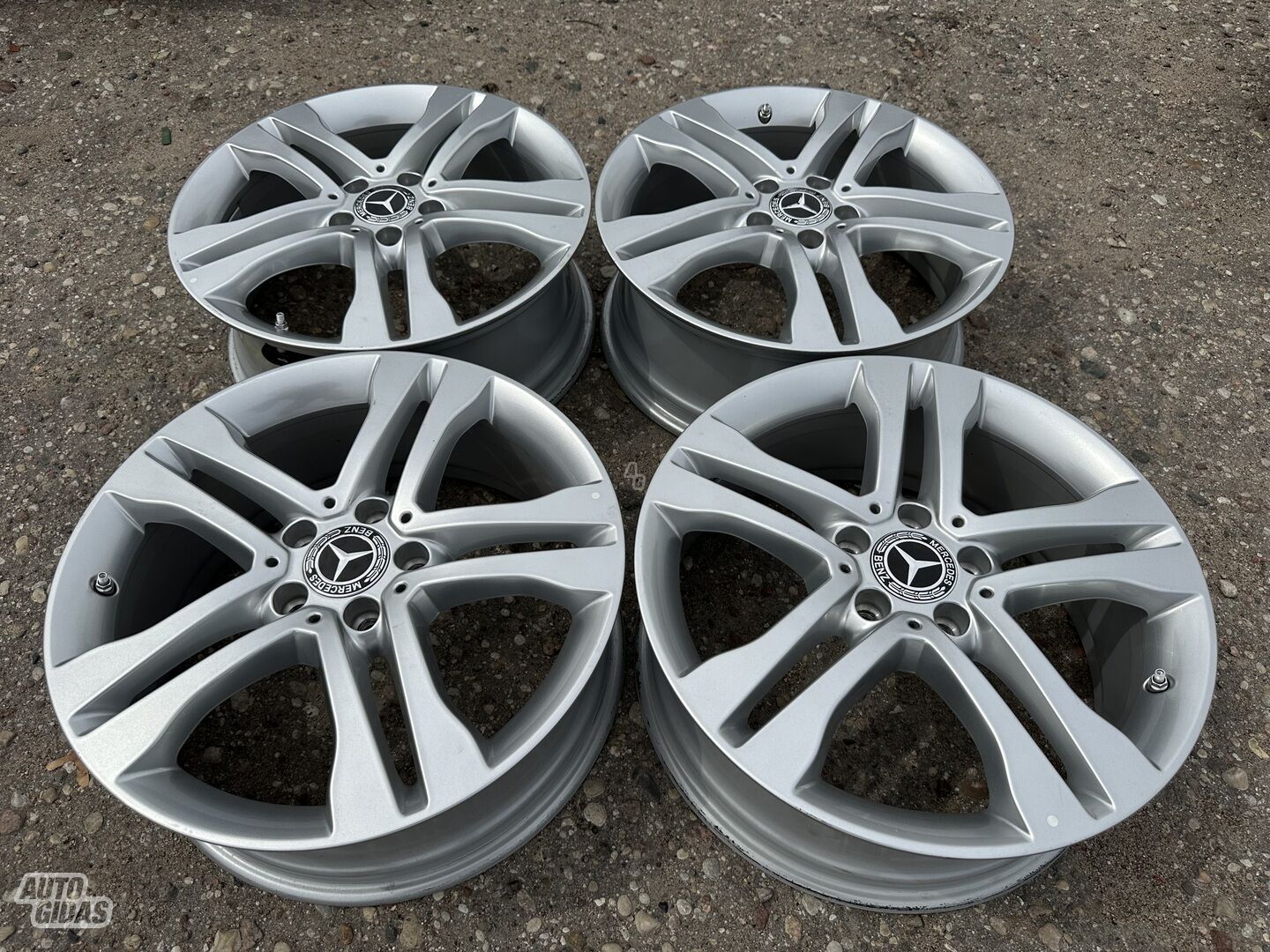 Mercedes-Benz Siunciam, 7J ET46 light alloy R18 rims