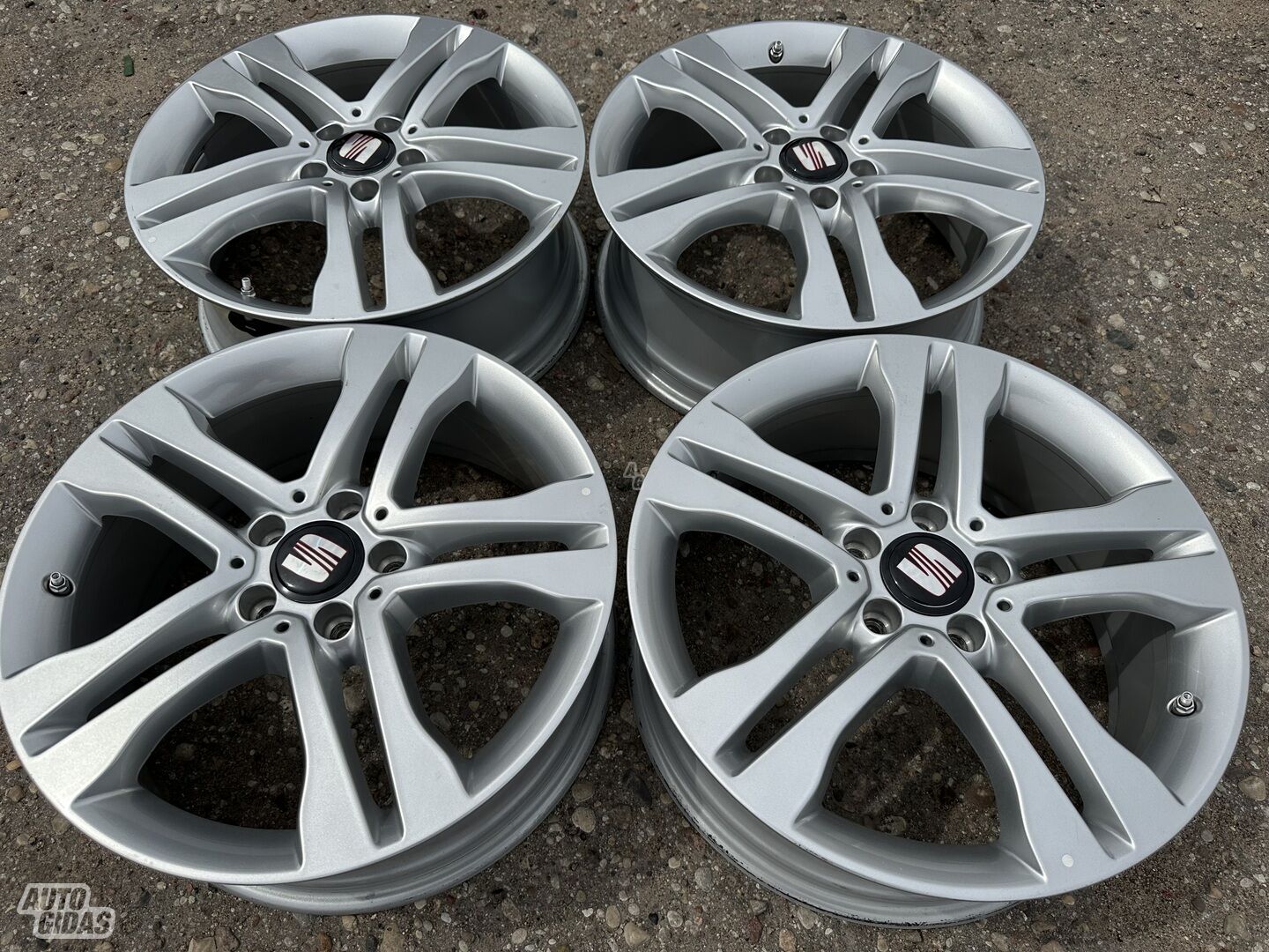 Seat Siunciam, 7J ET46 light alloy R18 rims