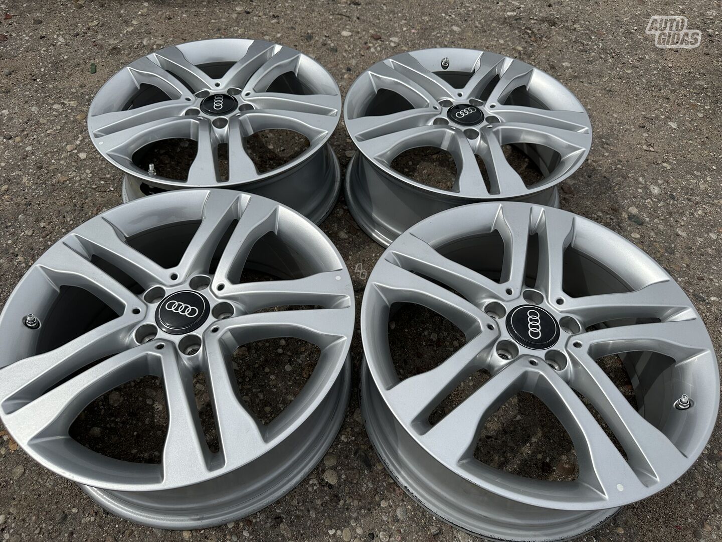 Audi Siunciam, 7J ET46 light alloy R18 rims