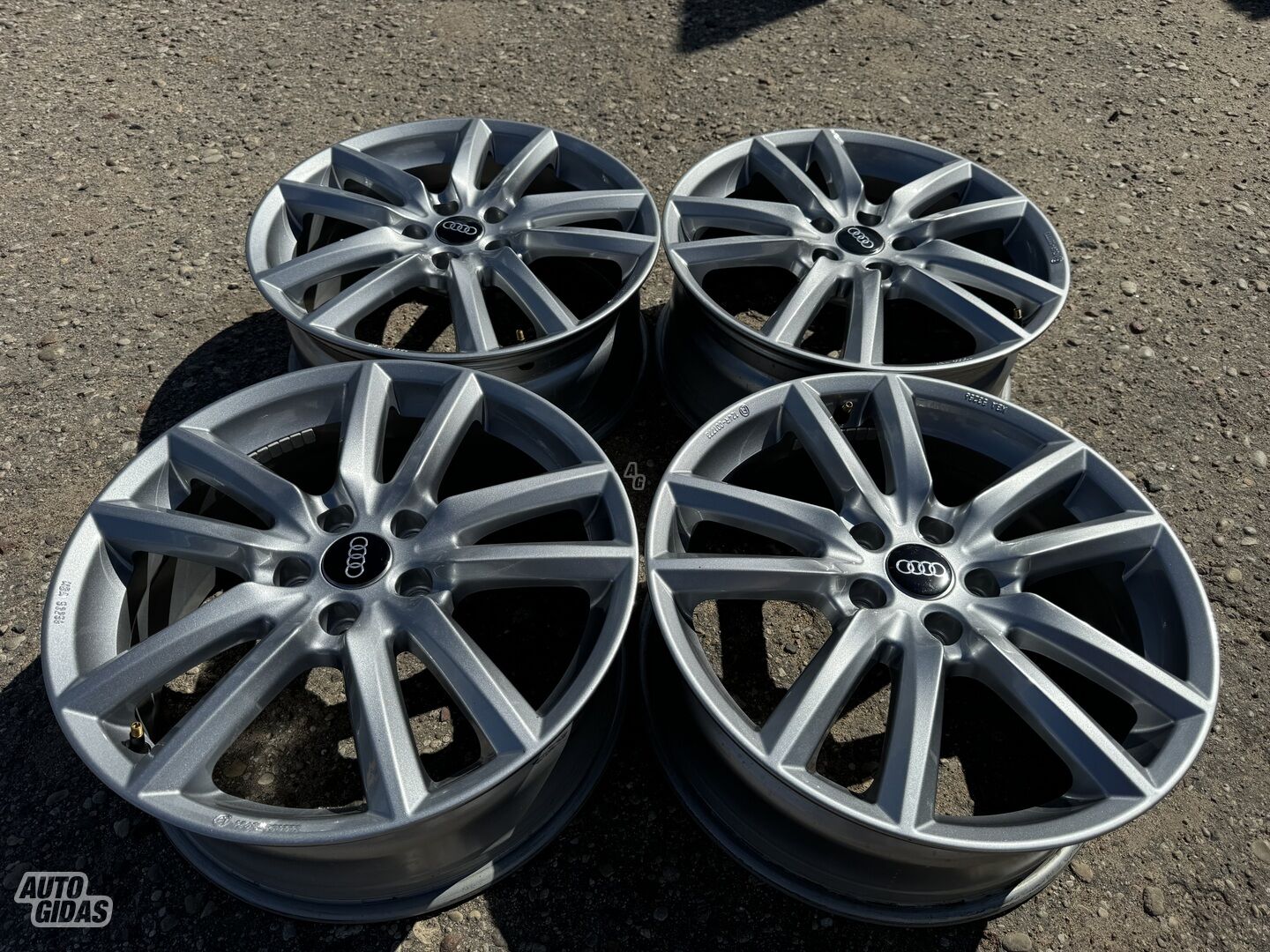 Audi Siunciam, 7J ET45 light alloy R18 rims