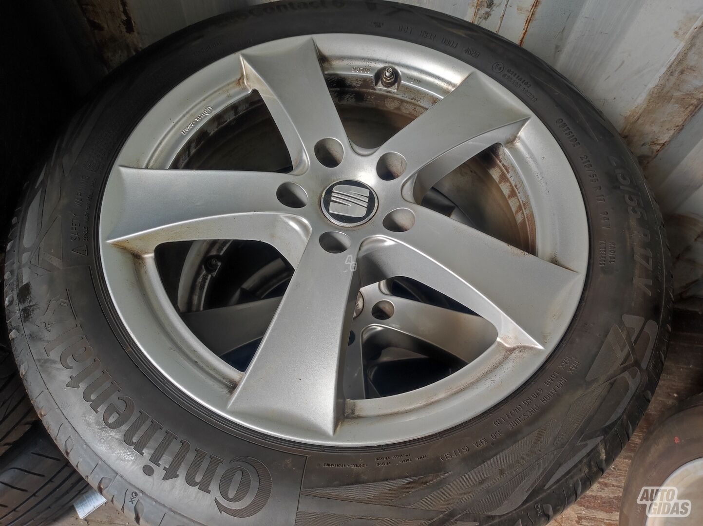 Seat light alloy R17 rims