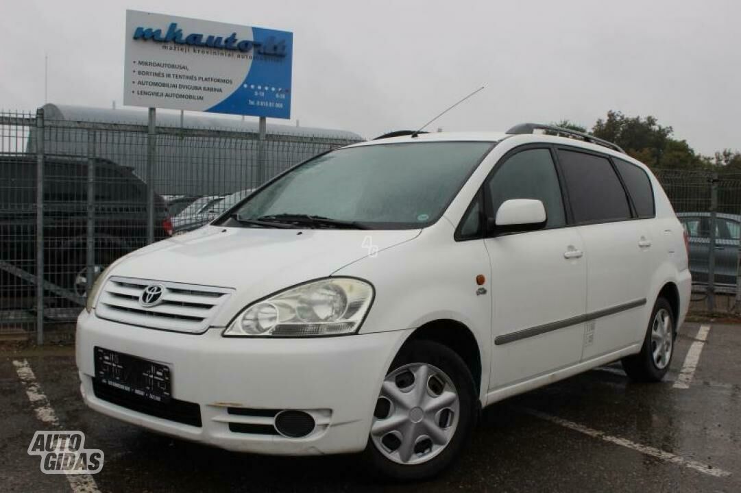 Toyota Avensis Verso 2.0 2003 m