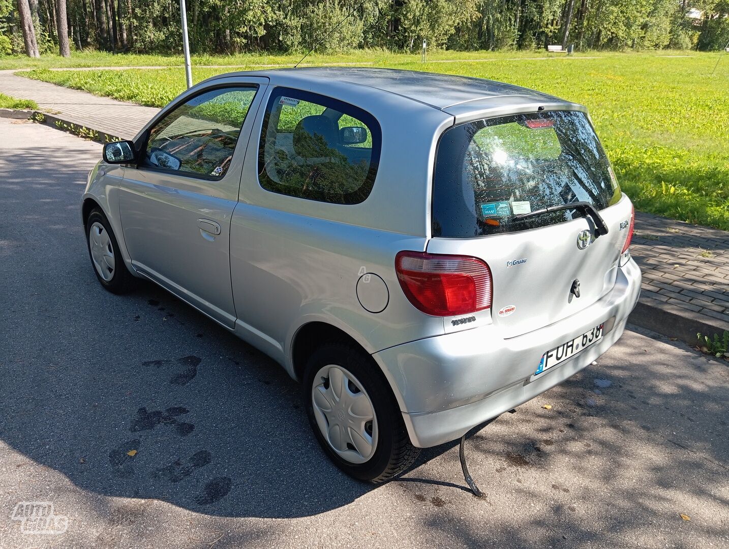 Toyota Yaris 2001 г Седан