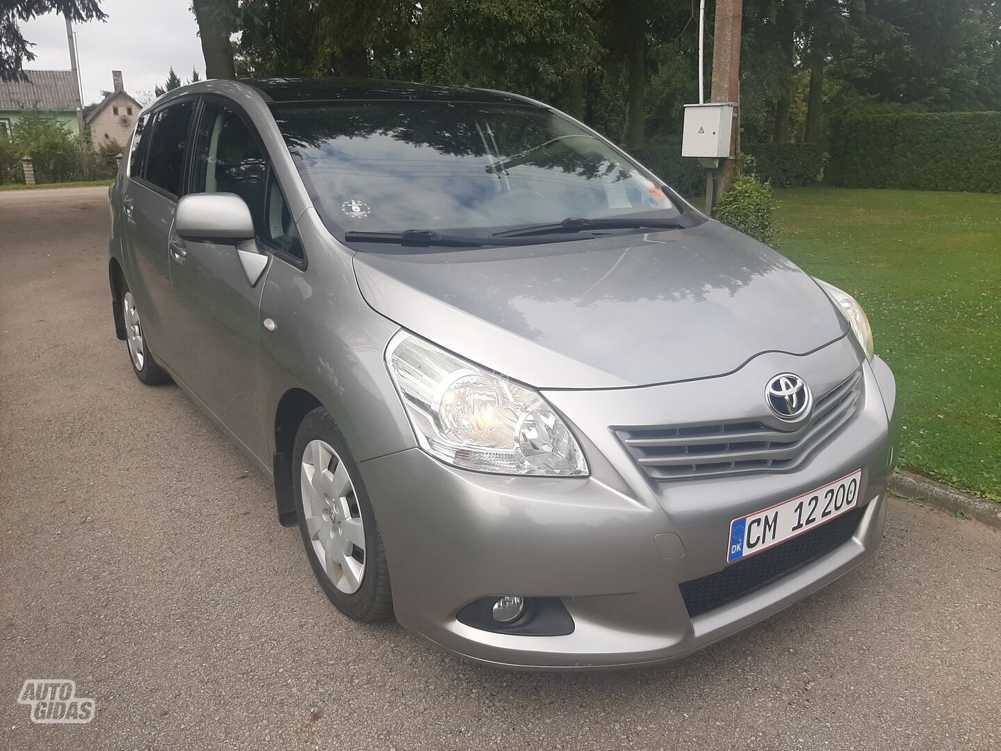 Toyota Verso 2011 г Минивэн