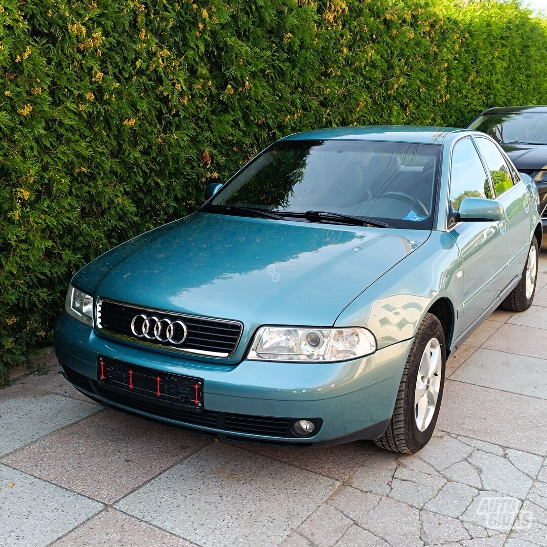 Audi A4 1999 m Sedanas