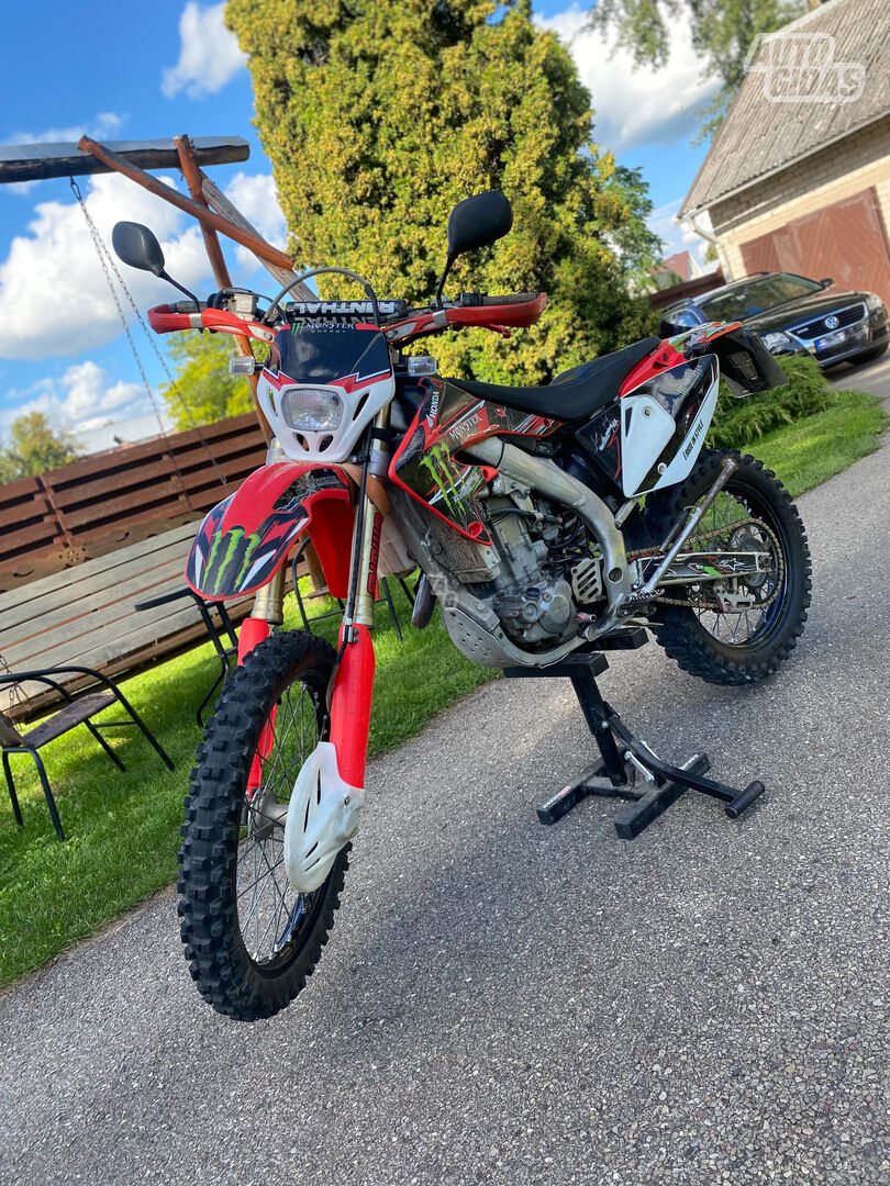 Honda CRF 2005 y Enduro motorcycle