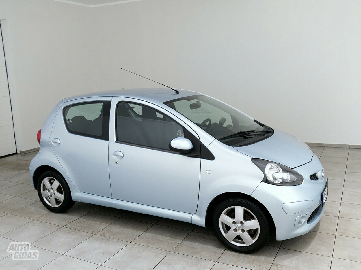 Toyota Aygo 2005 г Хэтчбек