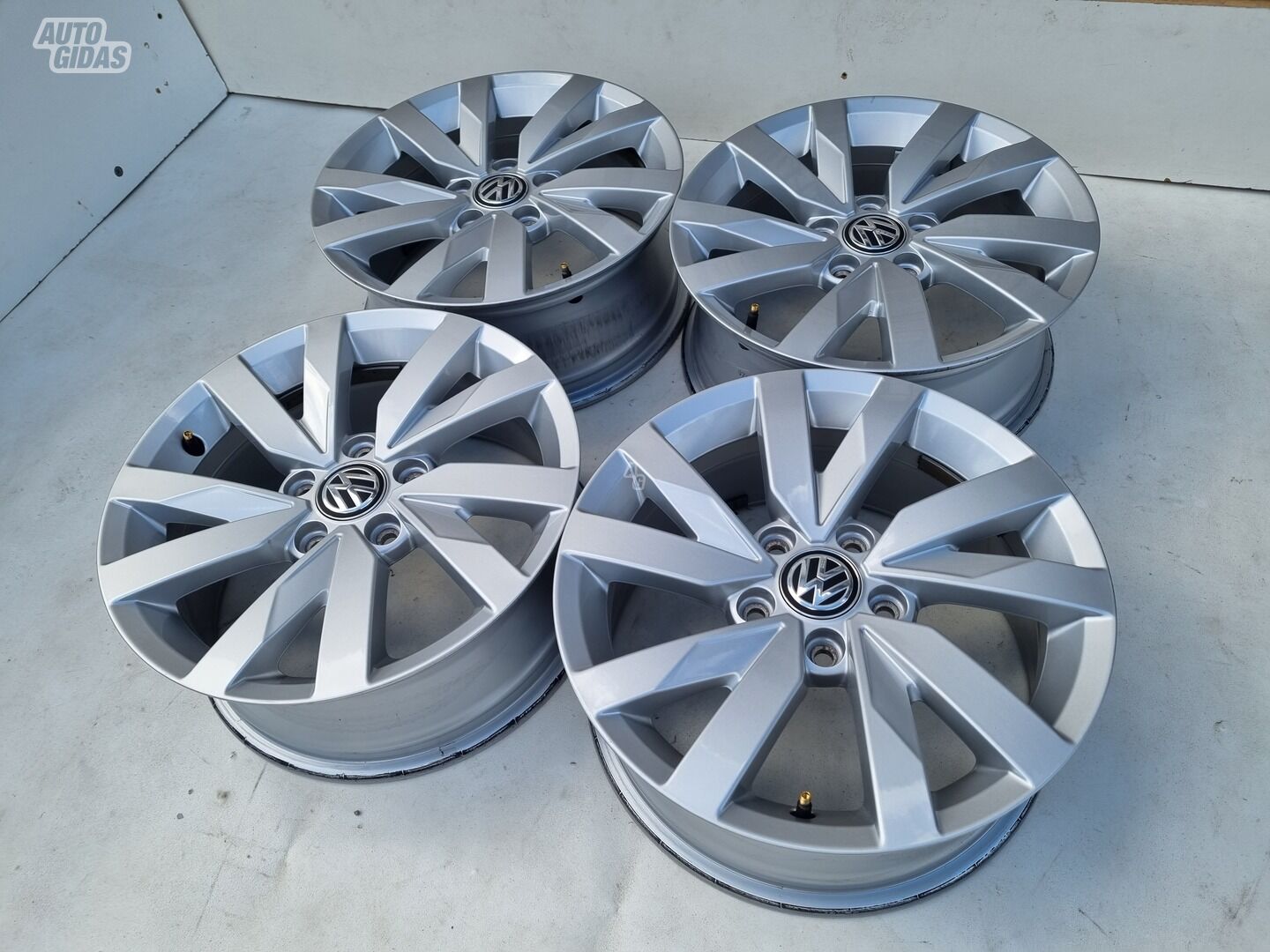 Volkswagen Passat B8 org Passat light alloy R16 rims