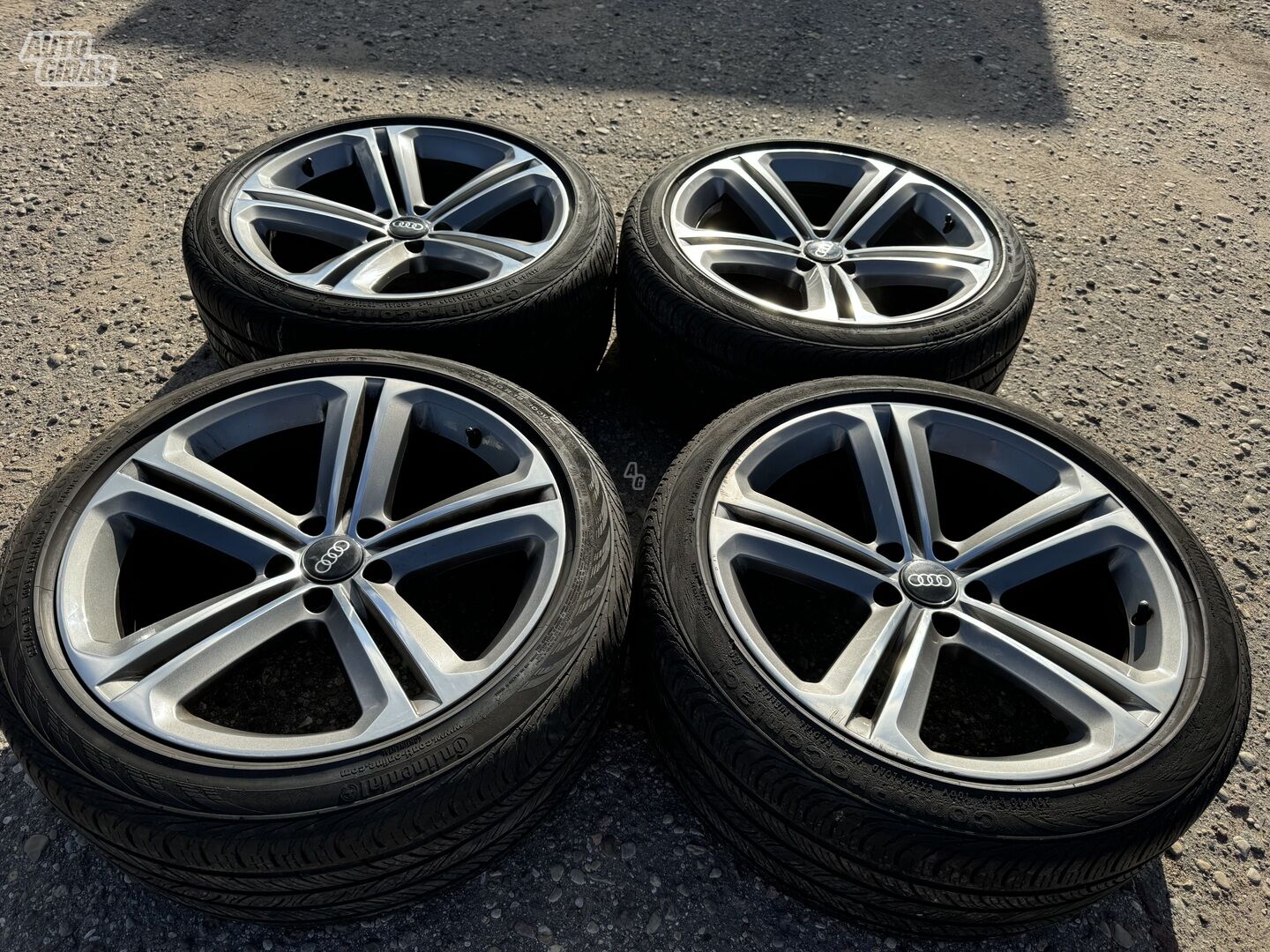 Audi Siunciam, 9J ET33 light alloy R19 rims