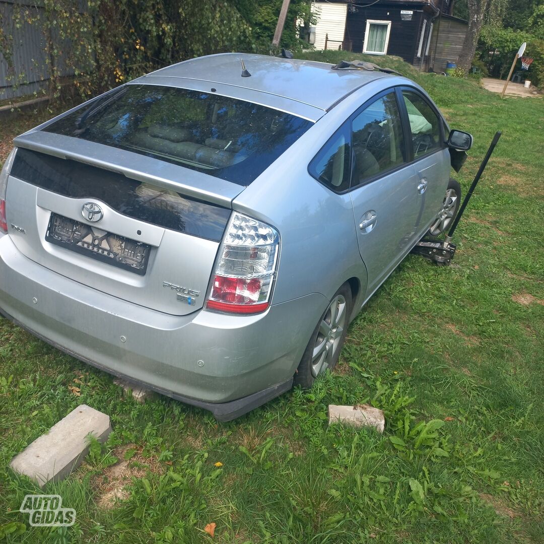 Toyota Prius 2006 m dalys