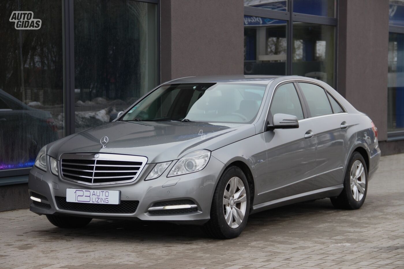 Mercedes-Benz E220 2010 г Седан