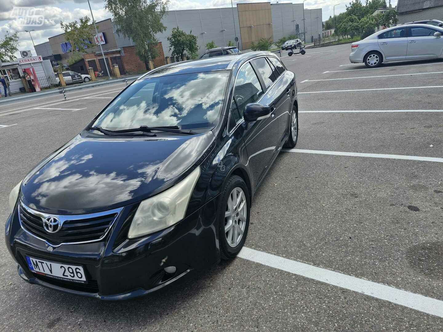 Toyota Avensis 2010 г Универсал