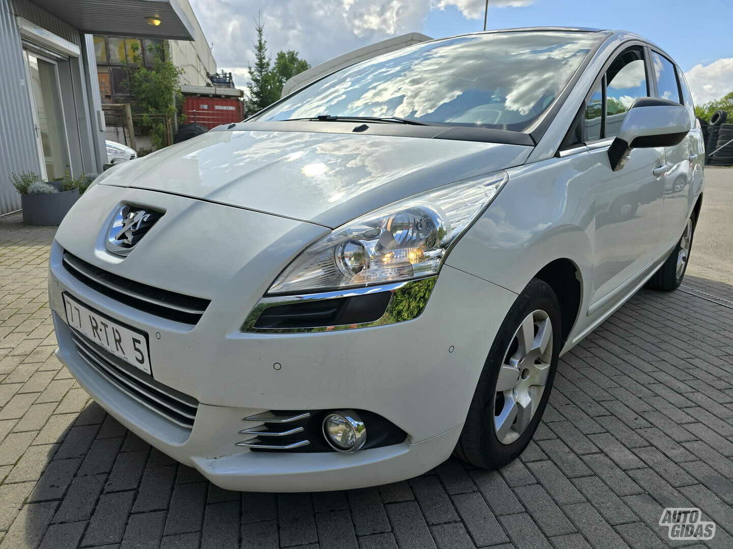 Peugeot 5008 THP Active 7os 2011 y