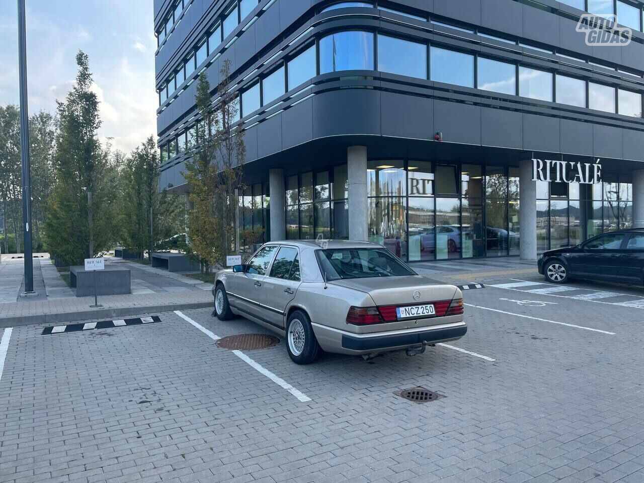 Mercedes-Benz W124 300 D 1986 m