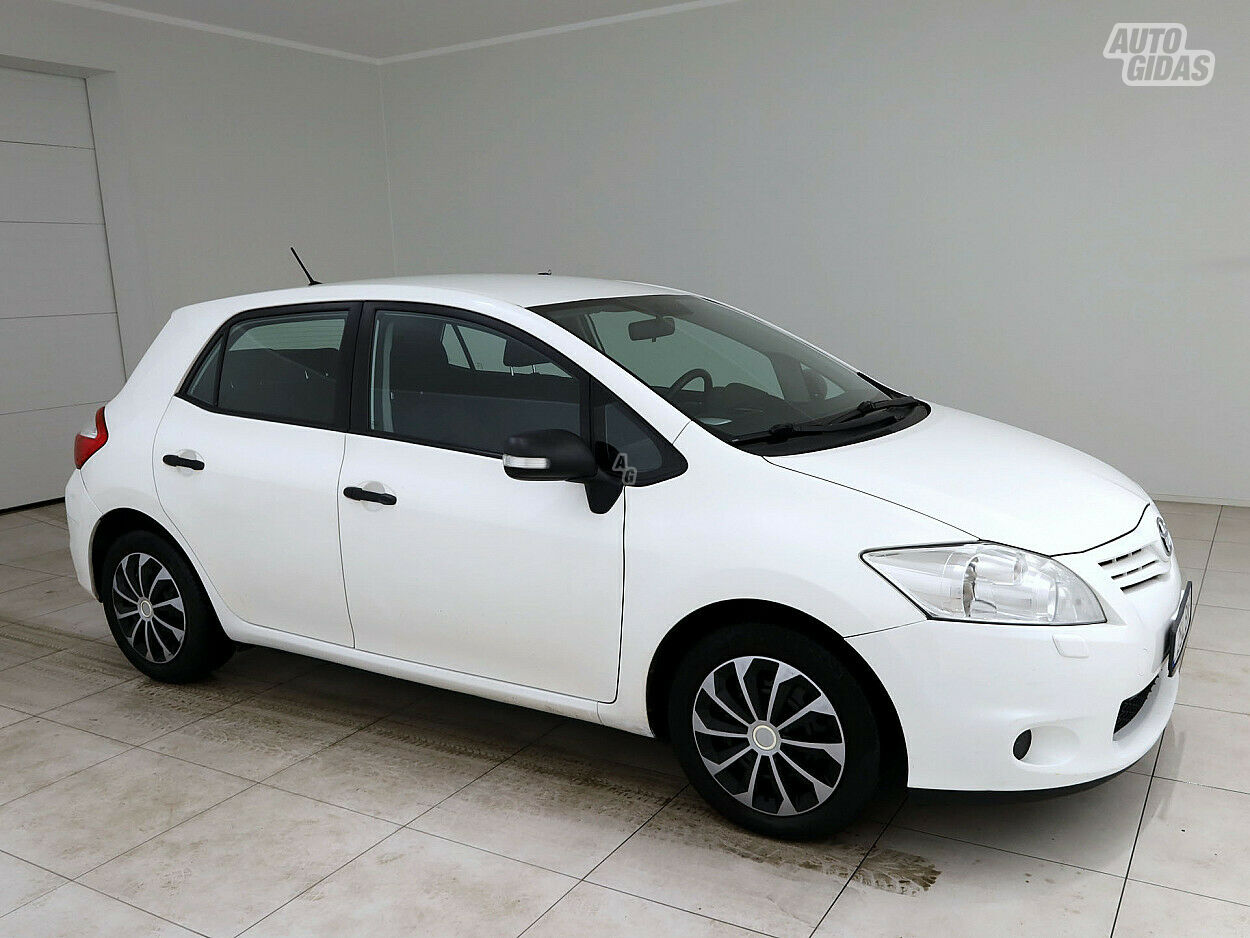 Toyota Auris 2011 г Хэтчбек