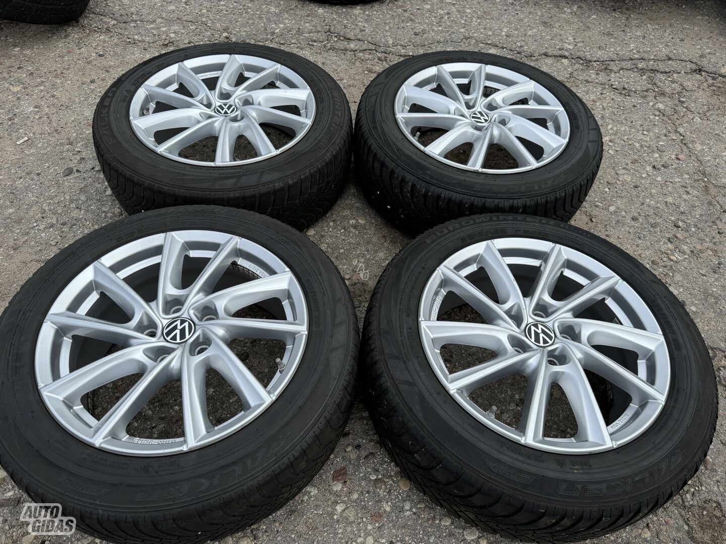 Volkswagen Siunciam, 7.5J ET52 light alloy R17 rims