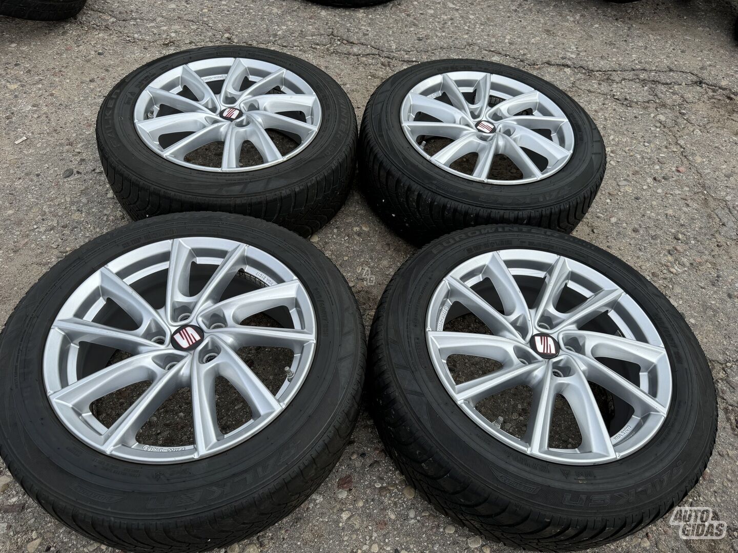 Seat Siunciam, 7.5J ET52 light alloy R17 rims