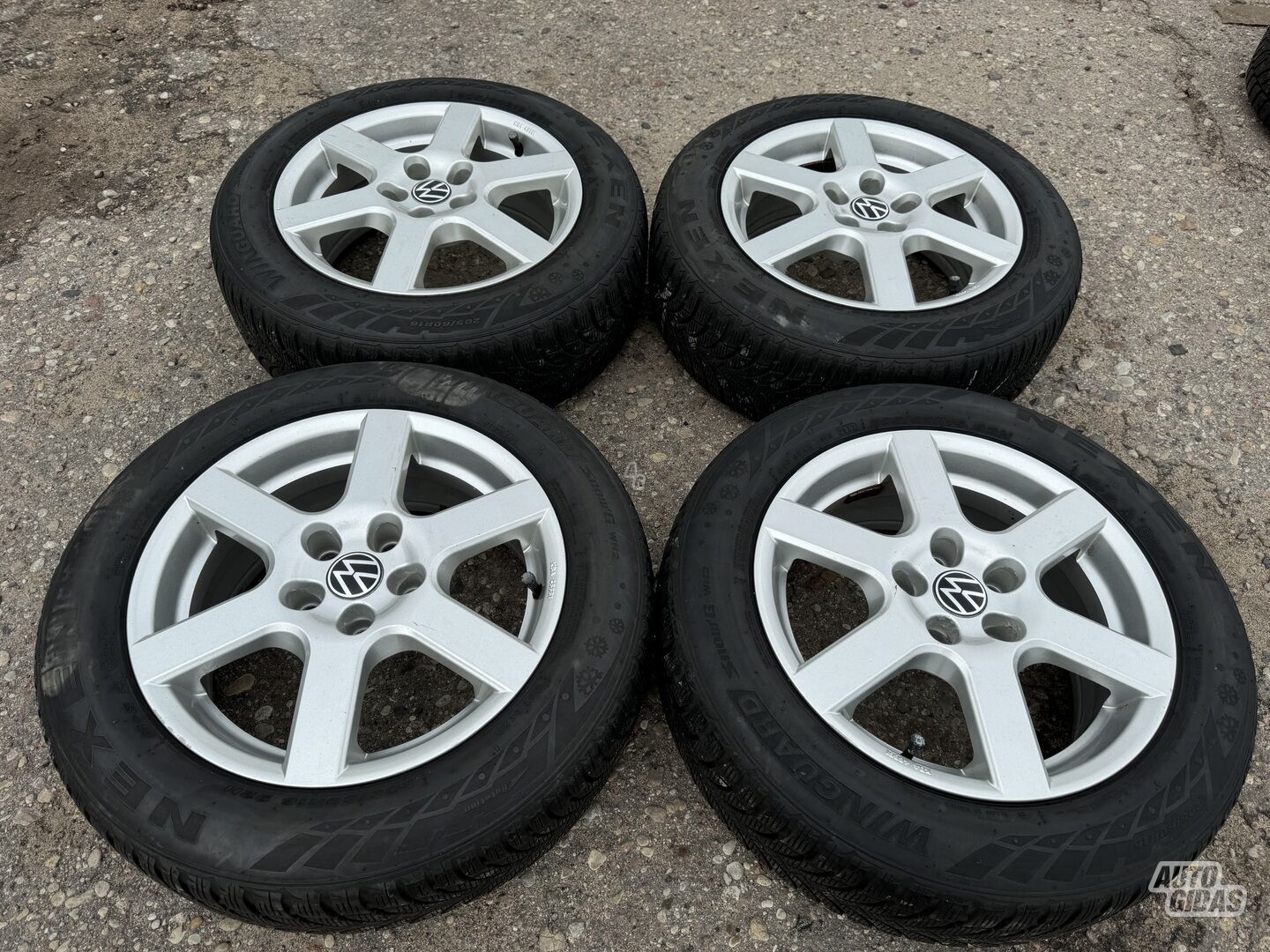 Volkswagen Siunciam, 7J ET38 light alloy R16 rims