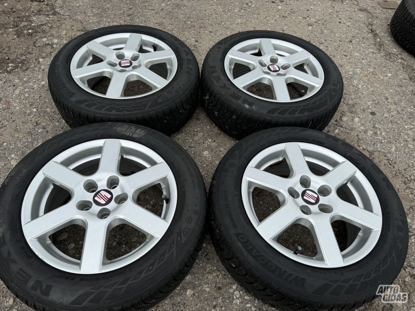 Seat Siunciam, 7J ET38 light alloy R16 rims