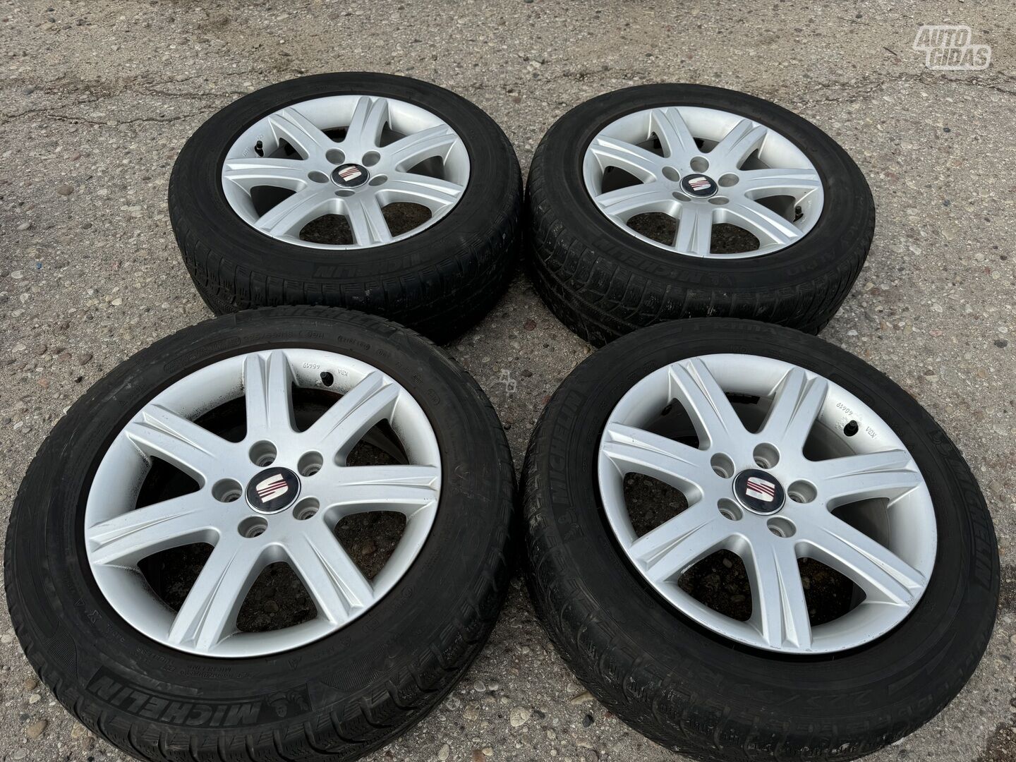 Seat Siunciam, 7J ET42 light alloy R16 rims