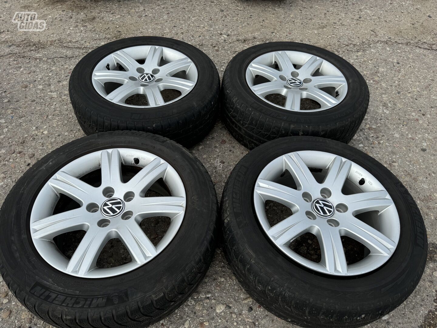 Volkswagen Siunciam, 7J ET42 light alloy R16 rims