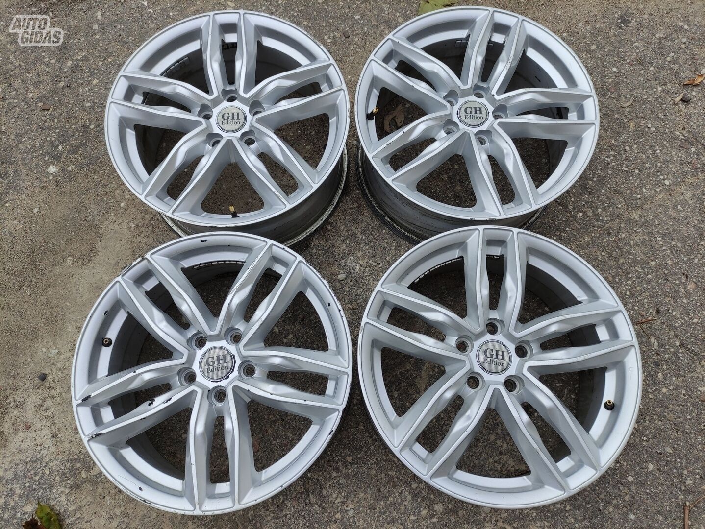 100 Peugeot/Volvo/Ford V70 light alloy R17 rims