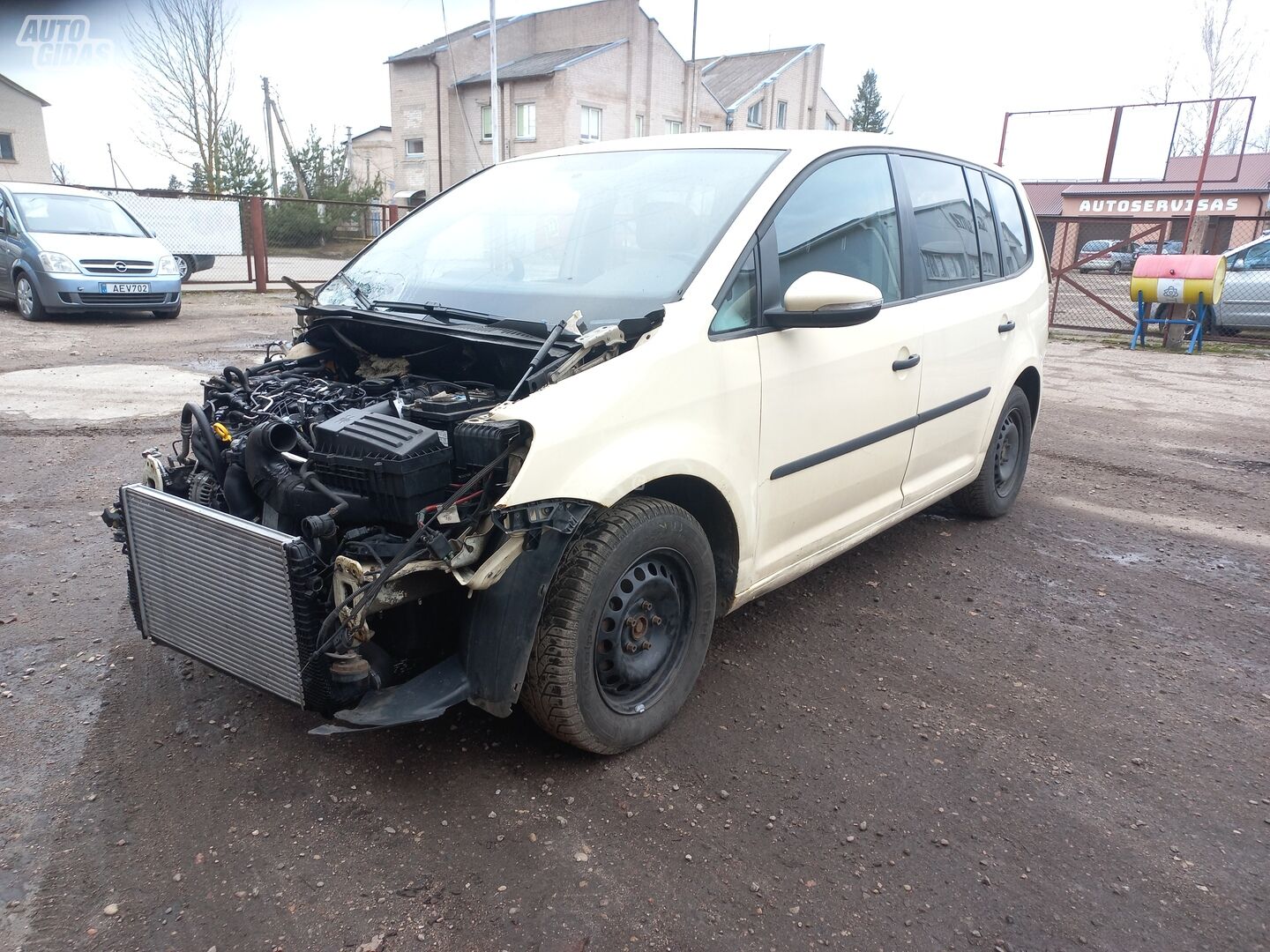 Volkswagen Touran 2014 y parts